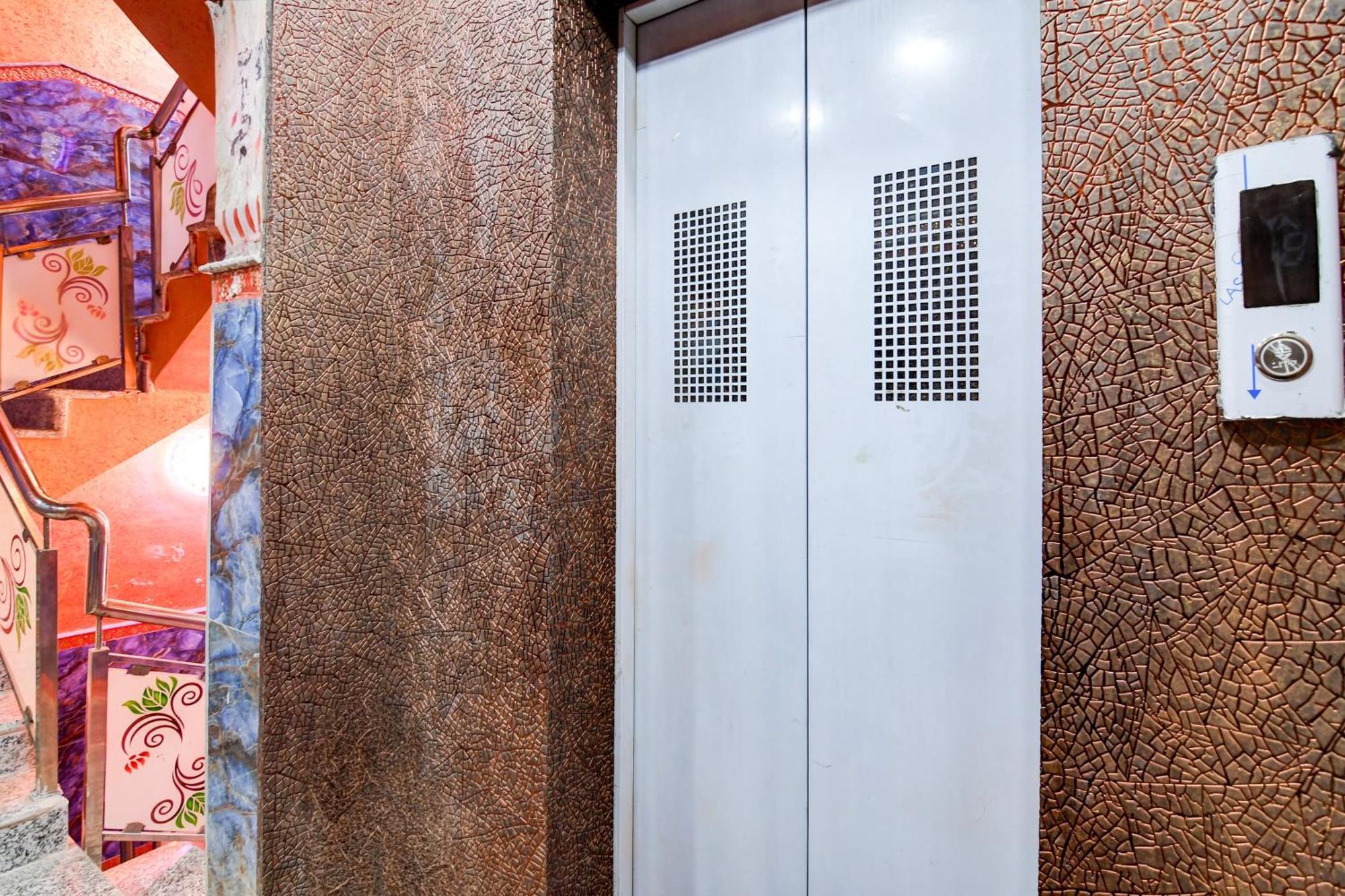 Hotel O Ananda Ashram